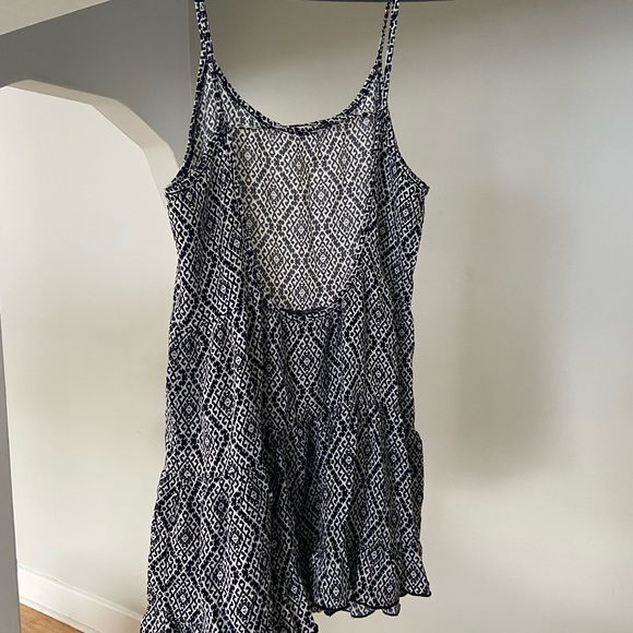 Backless Black and White Sundress - Picture 4 of 4